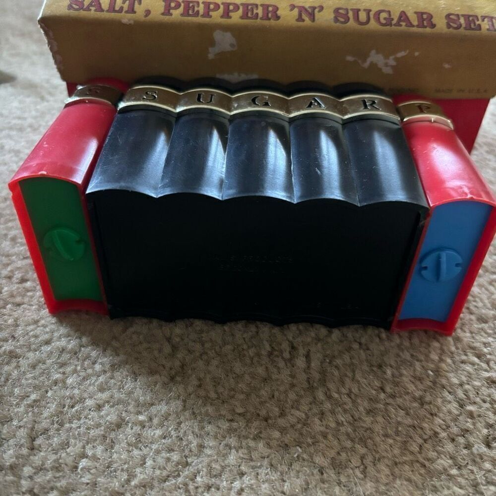 Miniature Book Rack Salt, Pepper ‘N’ Sugar Set In Original Box - Picture 5 of 10